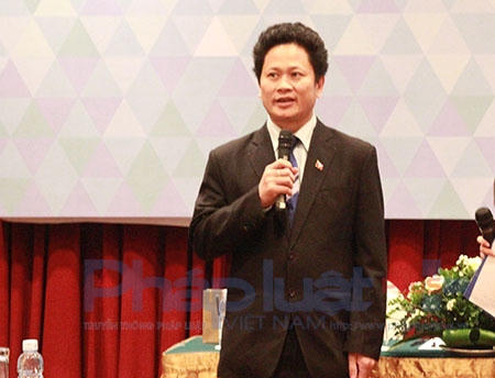Ông Cường mong muốn, “Gia sư trực tuyến” sẽ liên tục cập nhật ngân hàng câu hỏi, đề thi nhiều từ kiến thức từ lớp 1 đến lớp 12. Ảnh: Loan Bảo.