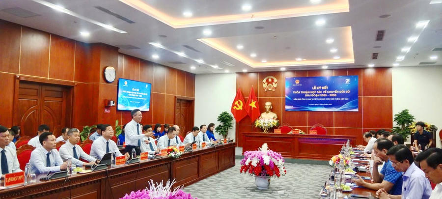 Quang cảnh buổi lễ ký kết.