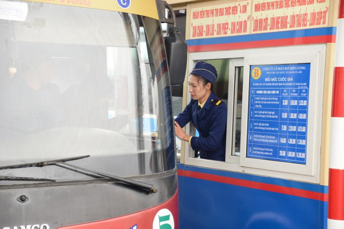 Nhiều phương tiện được áp dụng hình thức miễn phí khi qua trạm thu phí.