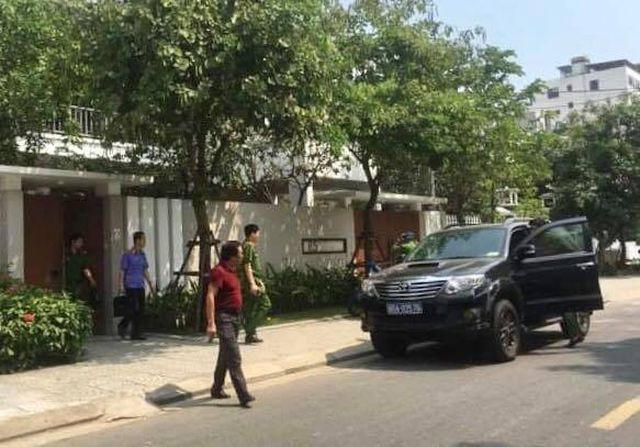 Các lực lượng chức năng rời khỏi nhà ông Tuấn, kết thúc buổi khám nhà vào lúc 10h30 cùng ngày.