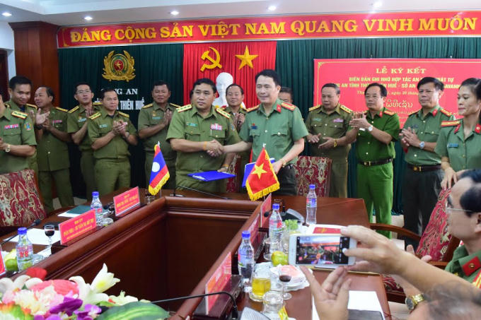 Lễ ký kết ghi nhớ đảm bảo ANTT giữa CATT Huế và Sở An ninh tỉnh Sa-van-na-khẹt nước bạn Lào.