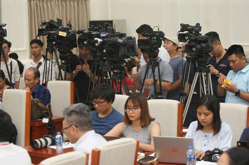 Luật báo chí sửa đổi quy định sẽ không cấp thẻ nhà báo cho người làm việc tại các tạp chí khoa học.