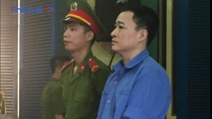 Bị cáo Nguyễn Anh Tuấn trước vành móng ngựa.