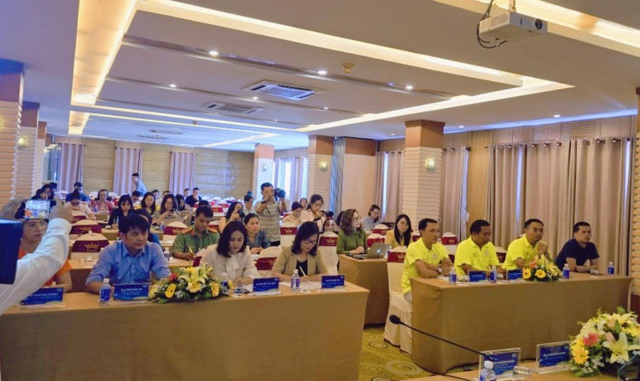 Toàn cảnh họp báo.