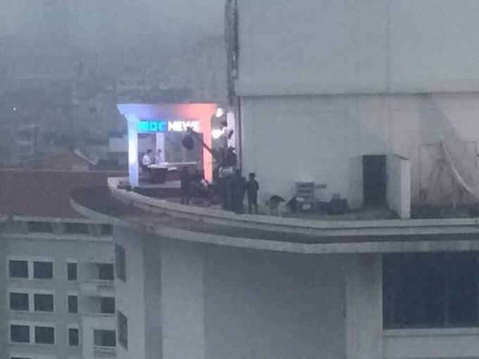 Trường quay dã chiến trên nóc khách sạn Daewoo.