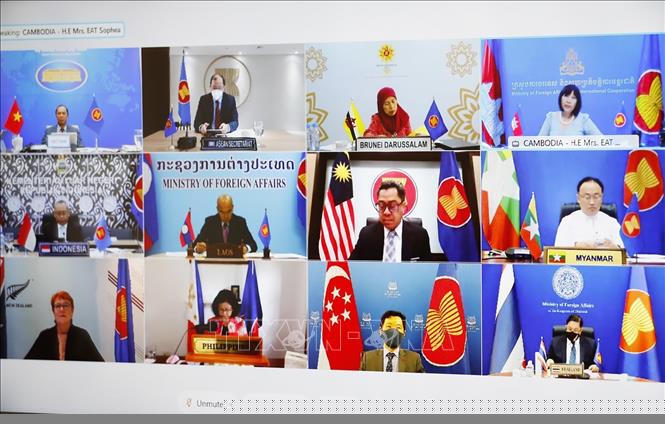 Đại diện các nước ASEAN và New Zealand tham dự đối thoại theo hình thức trực tuyến. Ảnh: Dương Giang/TTXVN