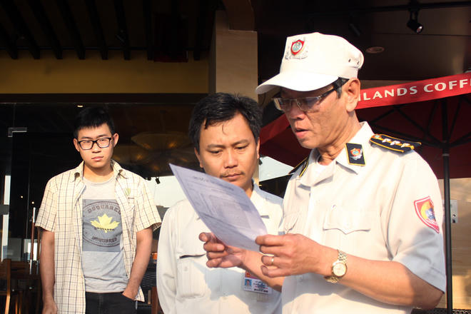 Nhiều cơ sở, nhà hàng được nhắc nhở và yêu cầu cam kết gỡ bỏ những biển hiệu treo không phù hợp.
