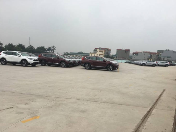 Bãi xe rộng hàng nghìn m2.