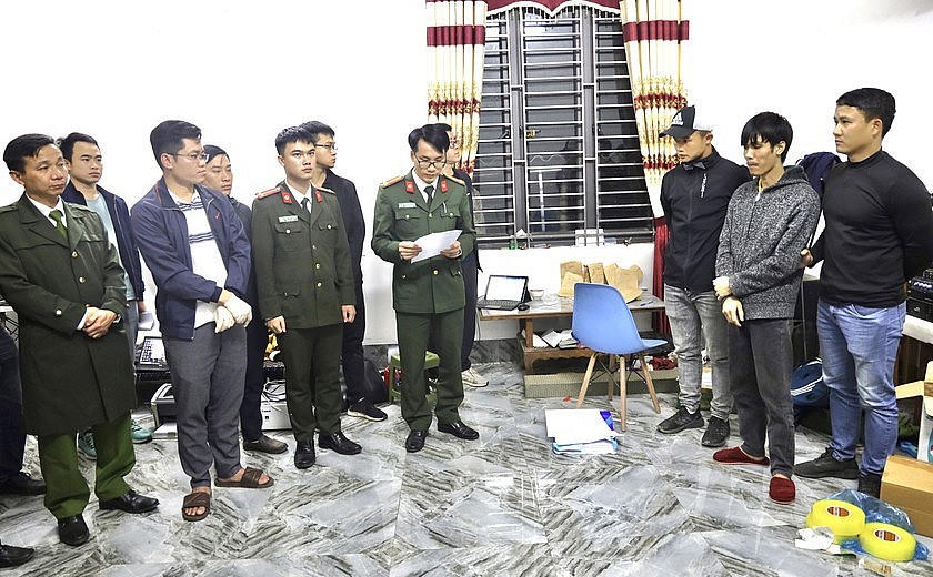 Công an tỉnh Lào Cai vừa triệt phá thành công ổ nhóm đối tượng phạm tội Chế tạo, tàng trữ, sử dụng, mua bán trái phép vũ khí quân dụng và Tàng trữ trái phép vật liệu nổ”.