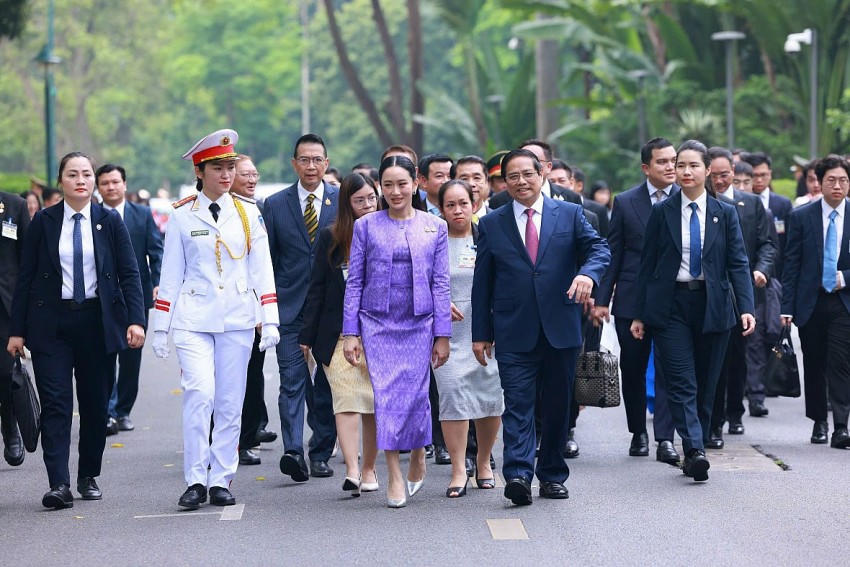 Những nữ sỹ quan tiếp cận trực tiếp tham gia công tác bảo vệ lần này được đào tạo cơ bản, tốt nghiệp loại ưu tú từ các trường trong lực lượng Công an, đã trải qua lớp đào tạo sỹ quan bảo vệ tiếp cận, giỏi về nghiệp vụ, kỹ chiến thuật bảo vệ, rèn luyện bản lĩnh, võ thuật, bắn súng và được thử thách qua nhiều kỳ cuộc bảo vệ các nguyên thủ hàng đầu thế giới Việt Nam như: Tổng thống hợp chủng quốc Hoa Kỳ; Tổng thống Liên bang Nga; Tổng Bí thư, Chủ tịch nước Trung Quốc….