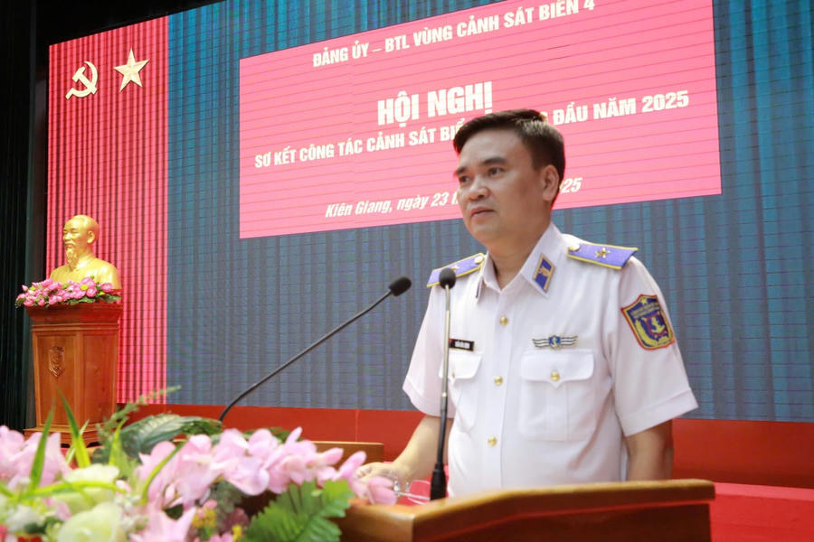 Thiếu tướng Trần Văn Lượng - Tư lệnh Vùng Cảnh sát biển 4 chủ trì Hội nghị