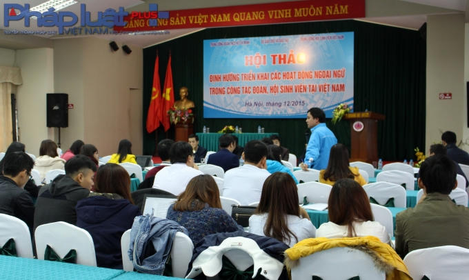 Hai tổ 2 và 4 thảo luận chủ đề 1 và 4. (Ảnh: Đức Biên)