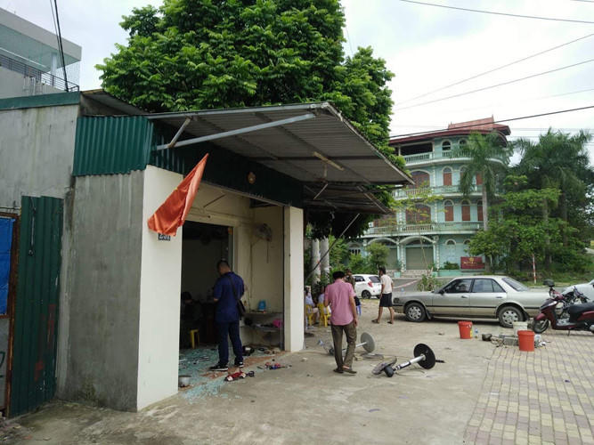 Toàn cảnh ngôi nhà xảy ra vụ nổ súng.