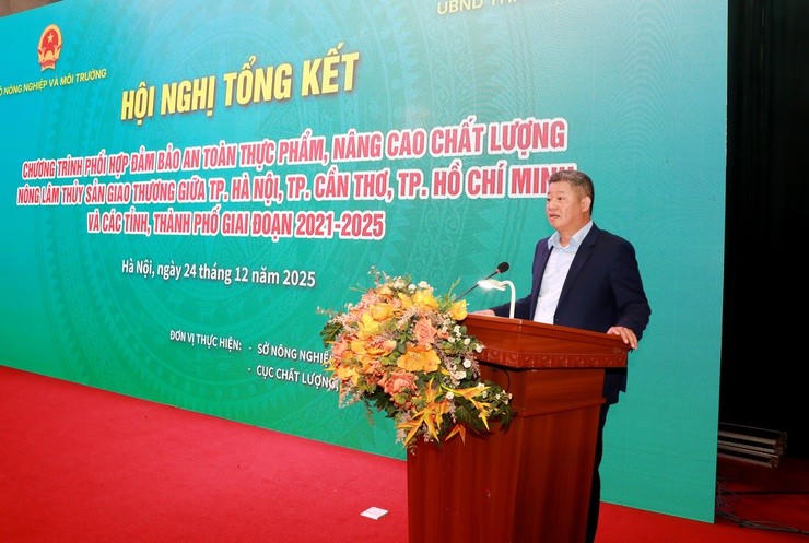 Phó Chủ tịch UBND thành phố Hà Nội Nguyễn Mạnh Quyền phát biểu tại Hội nghị.