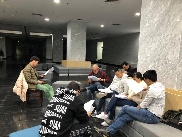 Mỗi người một kiểu nghiên cứu kịch bản Táo Quân để chuẩn bị bước vào "trận chiến" mới.