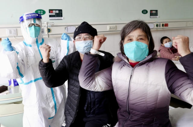 Trung Quốc: Nhóm 20 bệnh nhân virus Corona đầu tiên phục hồi và xuất viện tại Vũ Hán