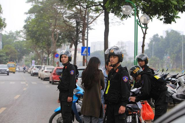 Ngoài việc xử lý vi phạm, mỗi tổ công tác CSCĐ đều làm tốt nhiệm vụ tuyên truyền, nhắc nhở để cải thiện ý thức của người tham gia giao thông