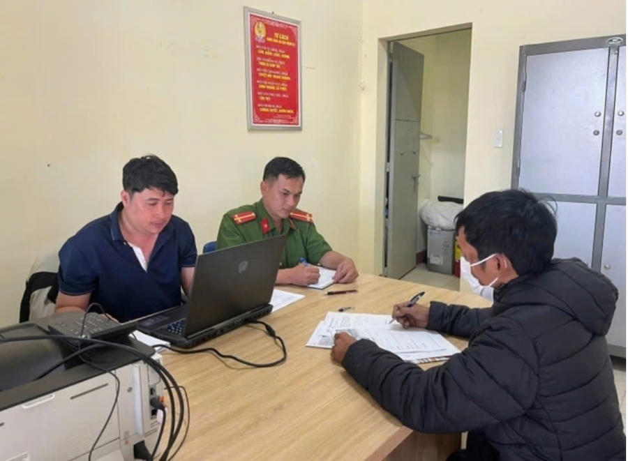 Cơ quan công an làm việc với N.H.V. về thông tin sai sự thật. Ảnh: Cao Nguyên