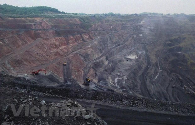Nếu “cuộc chiến chống than lậu” còn kéo dài, lợi ích của Nhà nước sẽ còn tiếp tục mất đi và giá “vàng đen” khai thác trong nước còn tăng cao hơn giá than nhập khẩu nhiều lần.(Ảnh: P.V/Vietnam+)