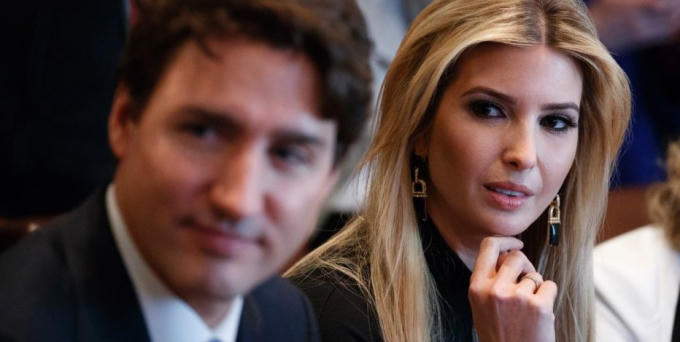 Ánh mắt của Ivanka Trump dành cho Thủ tướng Trudeau. (Ảnh: Getty)