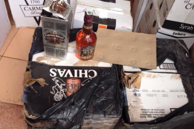 Rượu CHIVAS Regal 12 không rõ nguồn gốc xuất xứ.