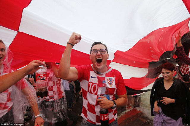 Giấc mơ vô địch World Cup khiến người hâm mộ Croatia tại quê nhà đầy hưng phấn