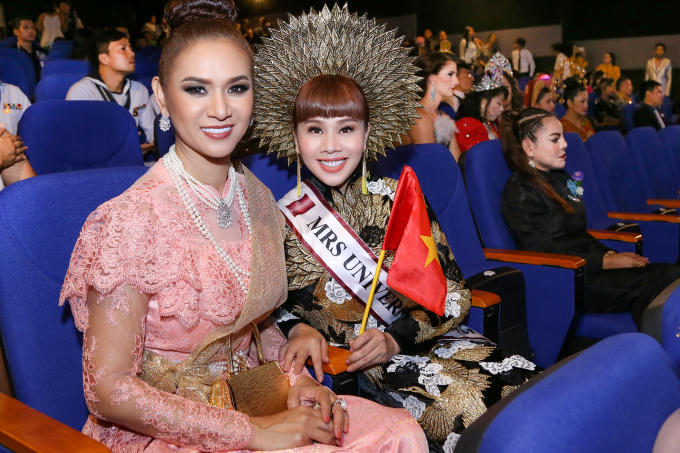 Hoa hậu Hằng Nguyễn và Hoa hậu Quý bà Thế giới Thái Lan.