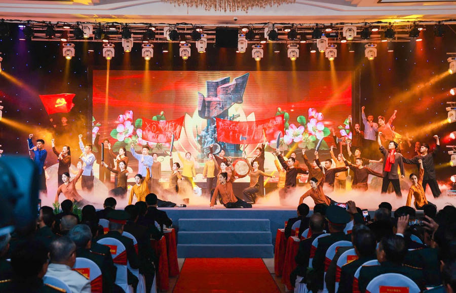 Văn nghệ chào mừng.