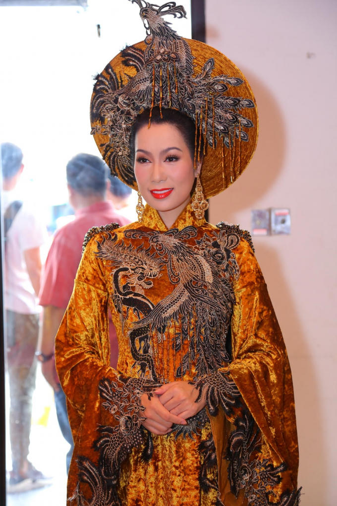 Trịnh Kim Chi tất bật chuẩn bị mọi công đoạn cho giỗ Tổ sân khấu trang nghiêm