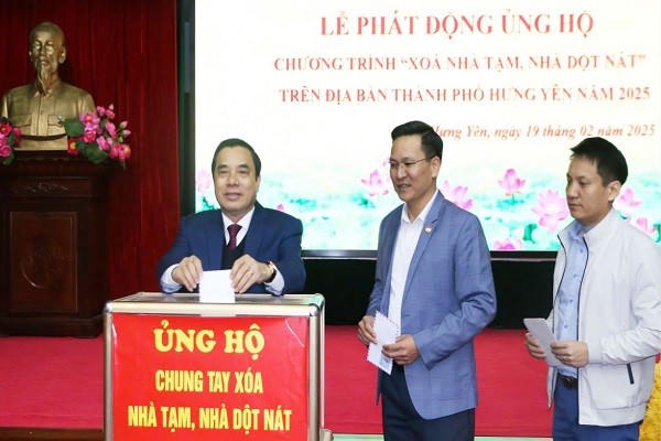 Các đại biểu tham gia ủng hộ tại lễ phát động.