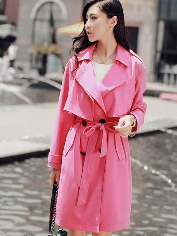 Chiếc áo khoác với gam màu hồng đậm trông bạn thật bừng sáng. Ảnh: Nguồn internet.