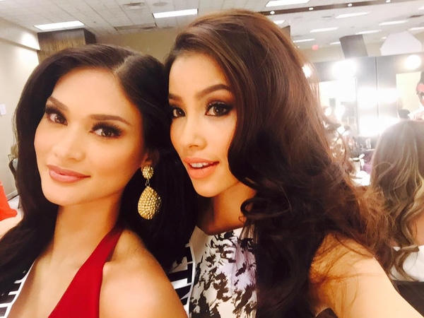 Phạm Hương được xếp ở cùng phòng với Hoa hậu Thái Lan. Hai đại diện tới từ Châu Á tỏ ra khá thân thiết.