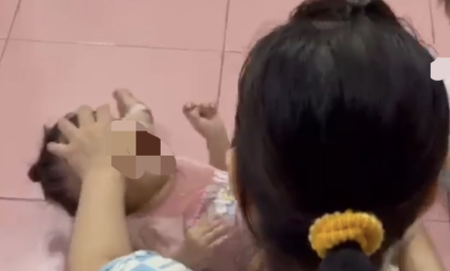 Bà Bảy hành hạ trẻ em nhiều lần.