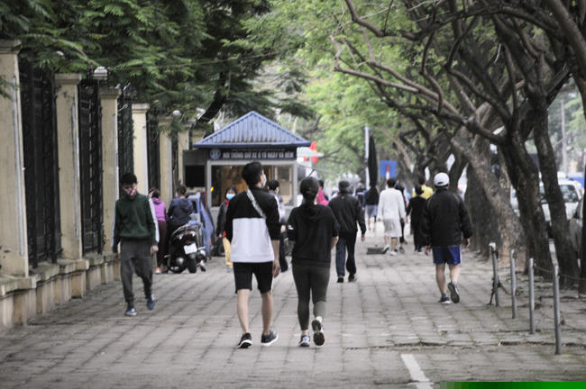 anh: nguoi dan hn nuom nuop tap the duc du co