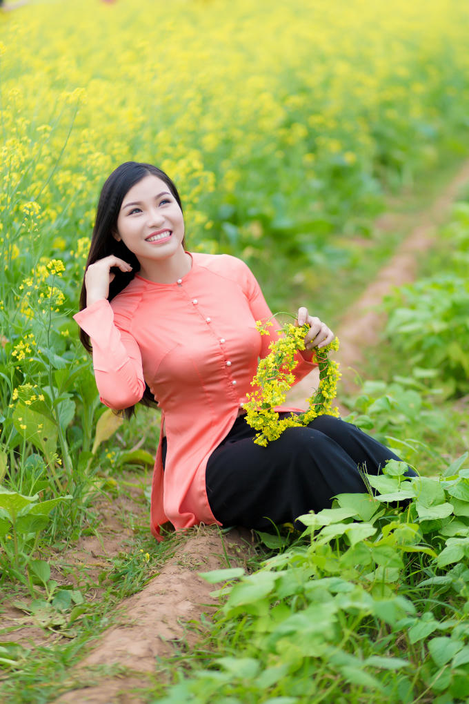 Ca sĩ B&ugrave;i Th&uacute;y ra MV k&ecirc;u gọi ủng hộ đồng b&agrave;o miền Trung