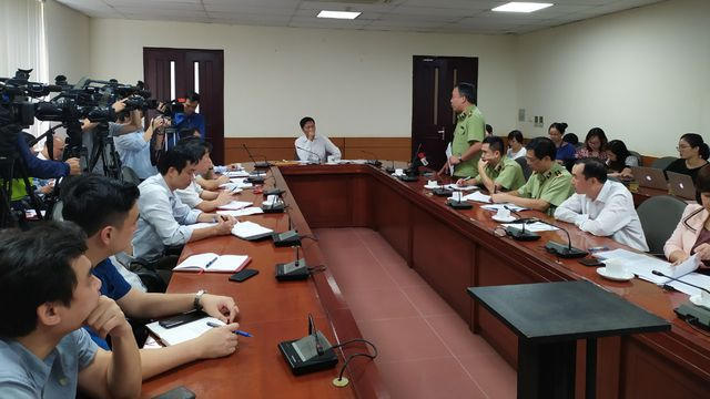 Bắt hàng rởm trên Facebook, quản lý thị trường “đóng giả” người mua rồi lần theo shipper