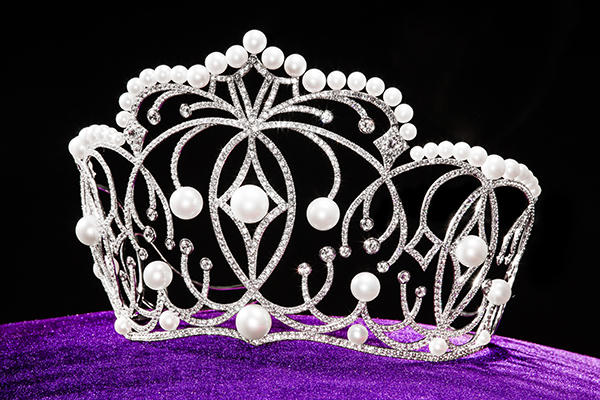 Cận cảnh vương miện Hoa Hậu Ho&agrave;n Vũ Việt Nam 2017 trị gi&aacute; 2,7 tỷ đồng