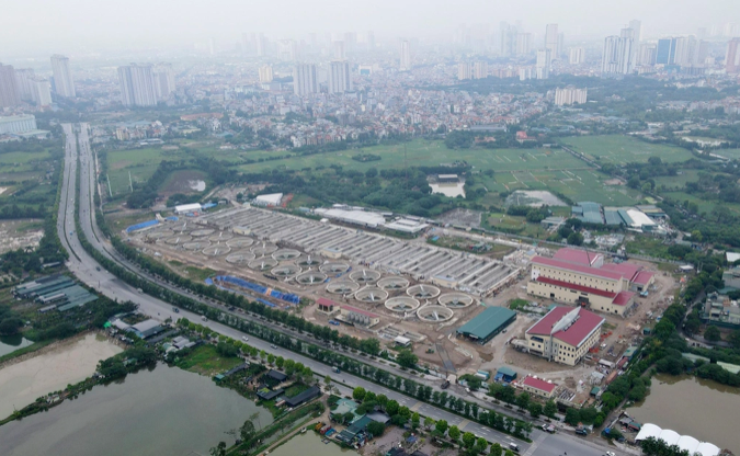 Nhà máy xử lý nước thải Yên Xá nằm ở cánh đồng Yên Xá, huyện Thanh Trì, Hà Nội.