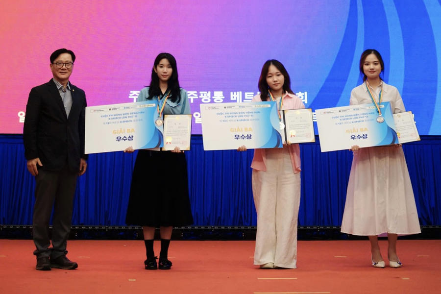 Các sinh viên đoạt giải