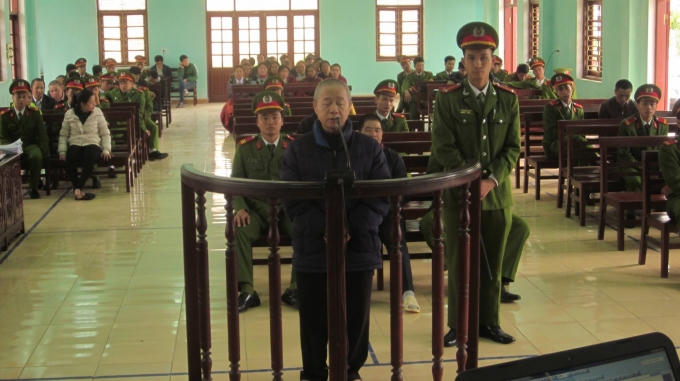 Bị cáo Tráng A Chư bố đẻ của Tráng A Tàng.