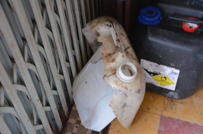 Can nhựa dùng để chứa axit.