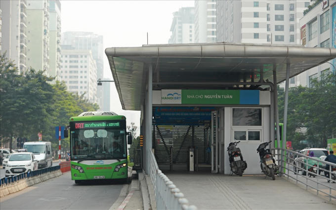 Trục đường Lê Văn Lương và Nguyễn Trãi có tuyến buýt nhanh (Yên Nghĩa - Kim Mã) và đường sắt đô thị (Cát Linh - Hà Đông), đây là những cơ sở để TP.Hà Nội tính tới việc thí điểm cấm xe máy tại đây.