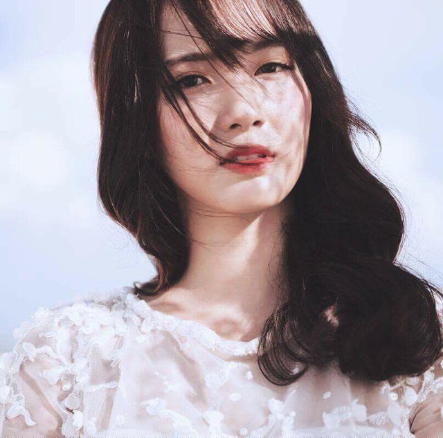 Sau khi nổi lên như một hiện tượng mạng, Jang Mi bắt đầu lấn sân vào showbiz khi tham gia nhiều gameshow, diễn xuất... Trước đó, Jang Mi từng tham gia cuộc thi hát “Solo cùng Bolero”, tuy nhiên chỉ lọt đến top 100 trong tiếc nuối.