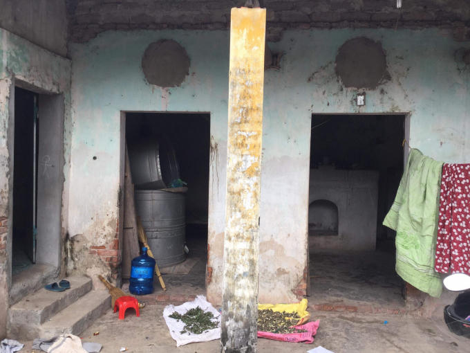 Ngôi nhà tồi tàn, không có gì giá trị của 3 mẹ con chị Ngoan sống.