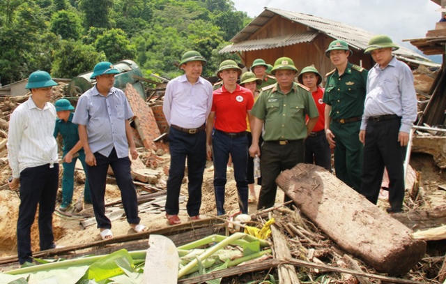 Không tổ chức kỷ niệm Ngày truyền thống, CA Thanh Hóa dành sức giúp người dân vùng lũ