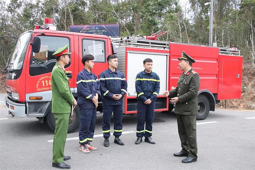 Lực lượng Cảnh sát phòng cháy, chữa cháy và cứu nạn, cứu hộ tăng cường túc trực đảm bảo xử lý kịp thời các tình huống đột xuất nảy sinh.