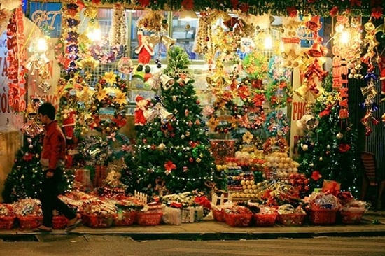 Phố Hàng Mã luôn là địa điểm được yêu thích trong mùa Noel. Ảnh: Internet