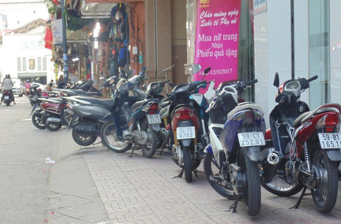 Vỉa hè quận 1 'đâu lại vào đấy' sau những ngày ra quân rầm rộ
