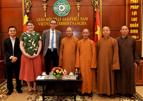 Đo&agrave;n Đại sứ qu&aacute;n Mỹ thăm v&agrave; l&agrave;m việc với Gi&aacute;o hội Phật gi&aacute;o Việt Nam