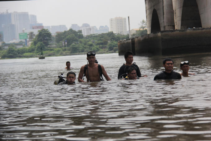 Lực lượng cứu hộ cứu nạn vẫn đang tìm kiếm thi thể nạn nhân.